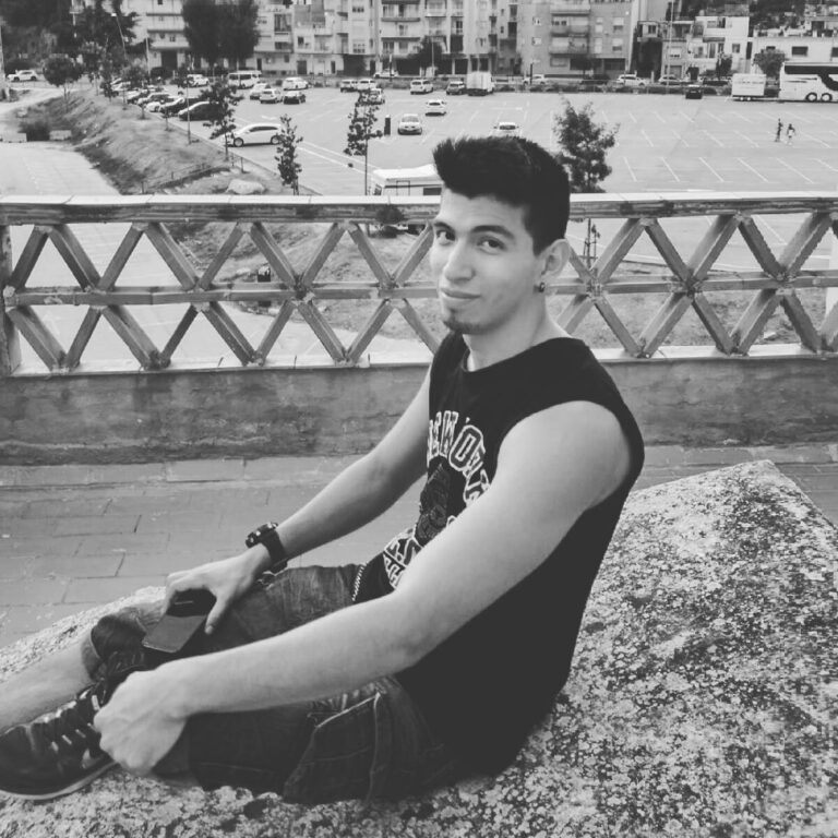 Ariel, programador web de SPANISH TEACHER CARLA que ayuda a aprender español para extranjeros