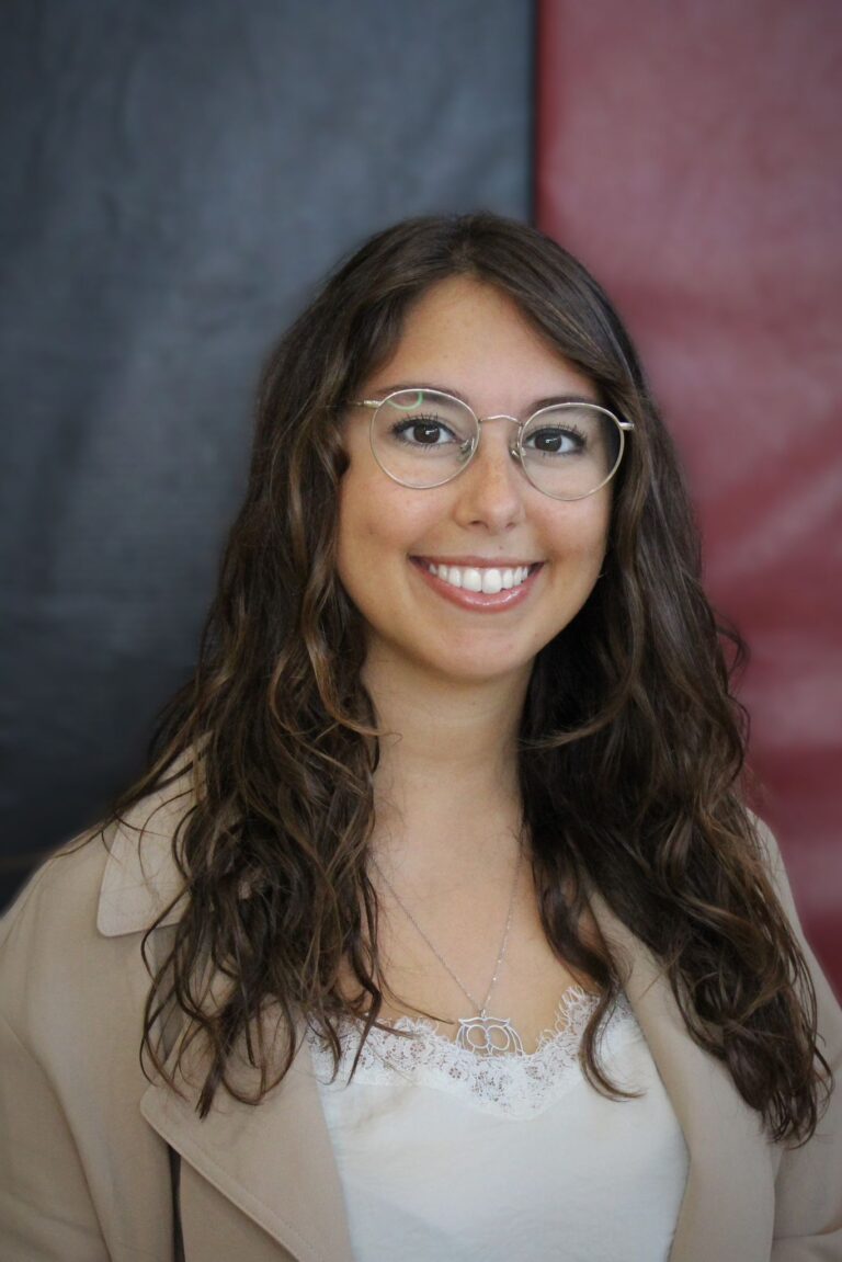 Lidia, profesora que forma parte del equipo de SPANISH TEACHER CARLA que ayuda a aprender español