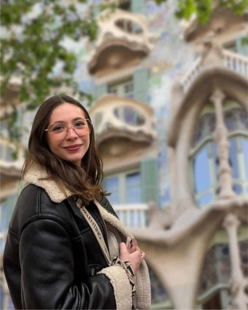 Anna, profesora que forma parte del equipo de SPANISH TEACHER CARLA que ayuda a aprender español