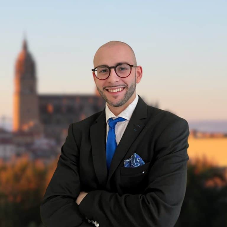 Sergio, profesor que forma parte del equipo de SPANISH TEACHER CARLA que ayuda a aprender español