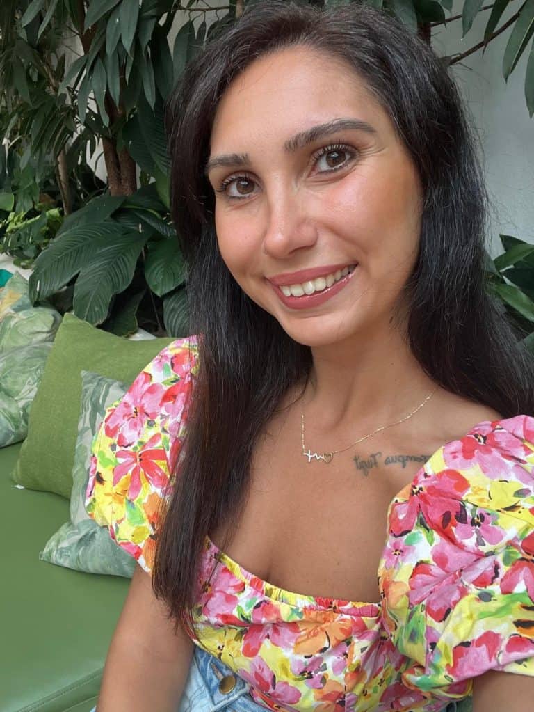 Caroline, profesora que forma parte del equipo de SPANISH TEACHER CARLA que ayuda a aprender español